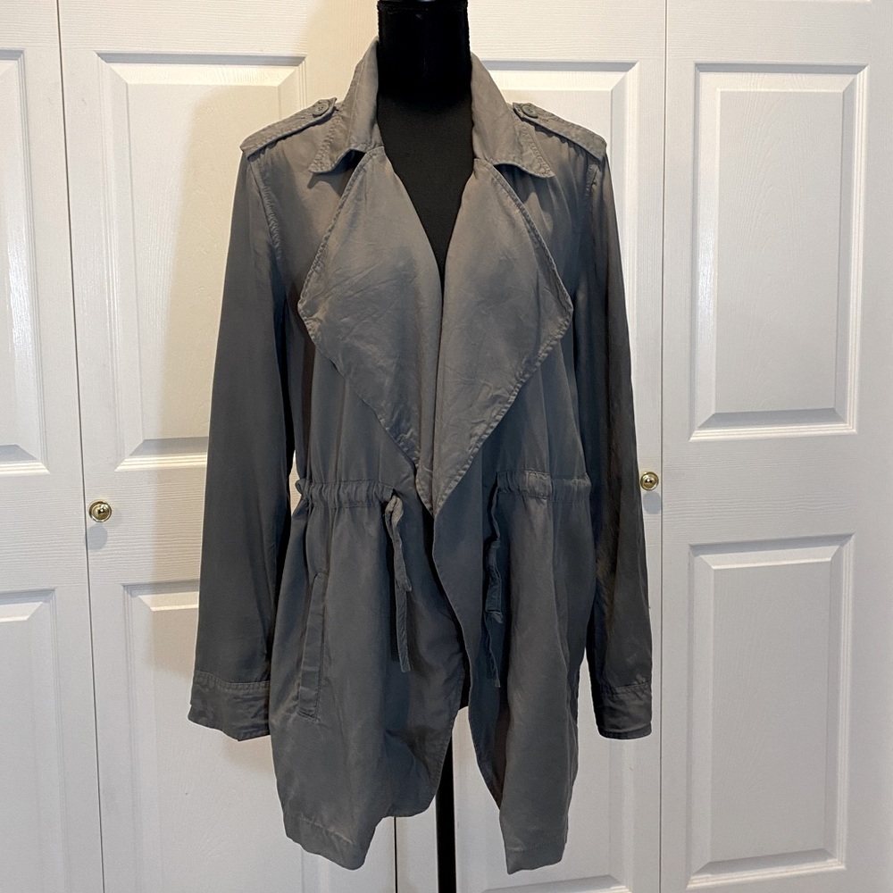 Hinge utility shacket in size Large